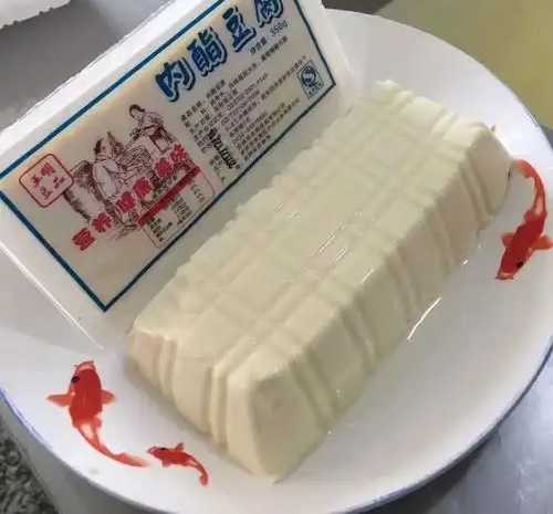 智能包裝新篇章:全自動內(nèi)酯豆腐灌裝封口機(jī)的革命性突破