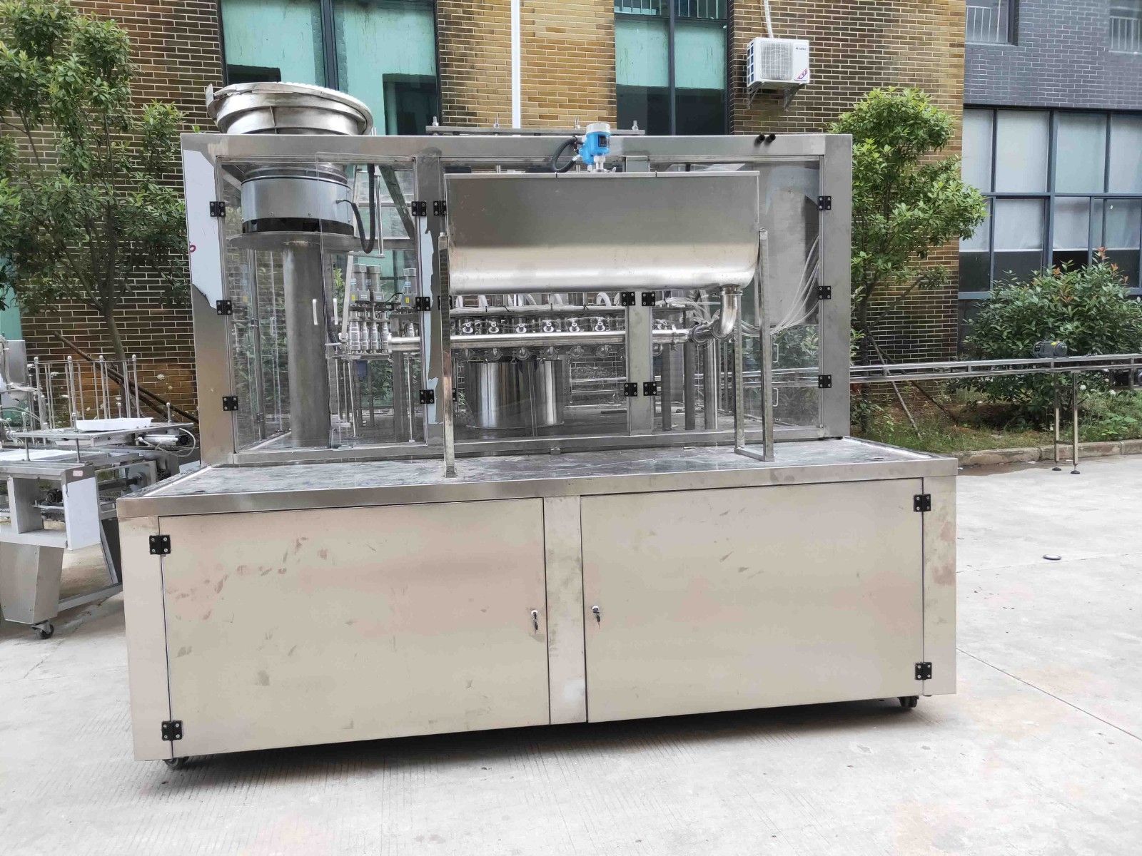 1727139335781898.jpg LG-900 斜嘴袋灌裝旋蓋機.jpg